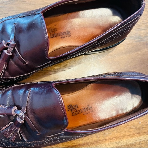 Allen Edmonds Burgundy Manchester Tassel Loafers 9 - Picture 5 of 8